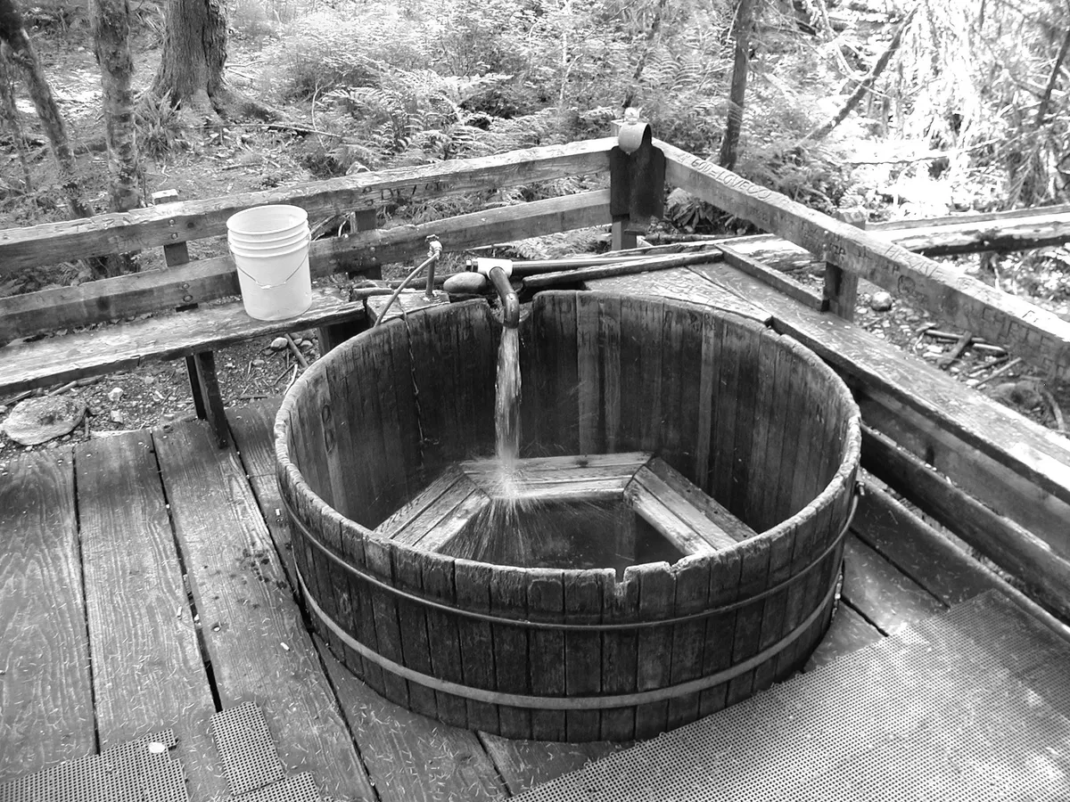 A round wooden soaking tub at Bagby Hot Springs in 2007